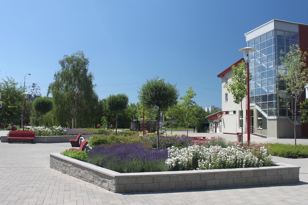 Hotel Dominika Bratislava Extérieur photo